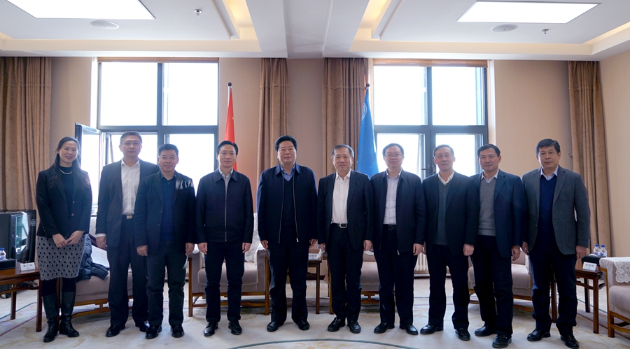 党委书记杨振斌会见宜宾市委书记刘中伯一行 党委书记杨振斌会见宜宾市委书记刘中伯一行