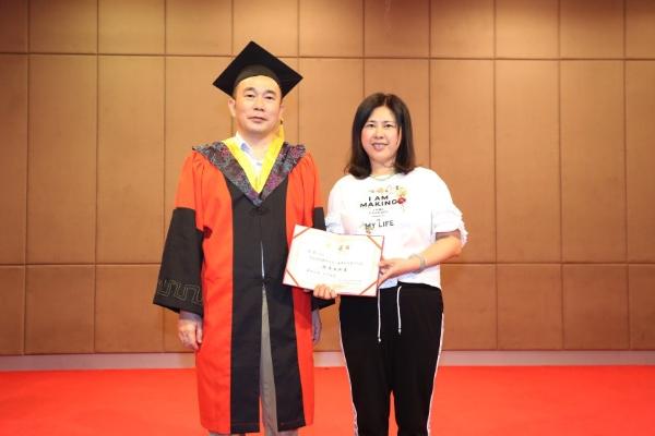 我院举行2019届学生毕业典礼暨授位仪式 我院举行2019届学生毕业典礼暨授位仪式