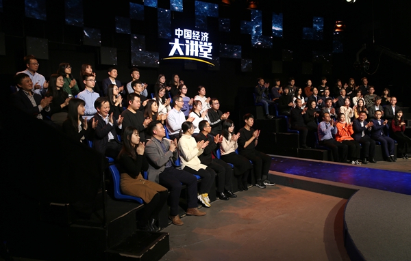 吴普特在央视大讲堂分享学校与黄土高原的故事 吴普特在央视大讲堂分享学校与黄土高原的故事