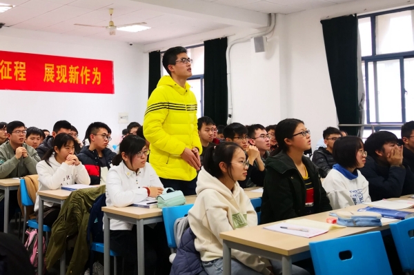 东南大学校长张广军走进课堂讲授思想政治理论课 东南大学校长张广军走进课堂讲授思想政治理论课