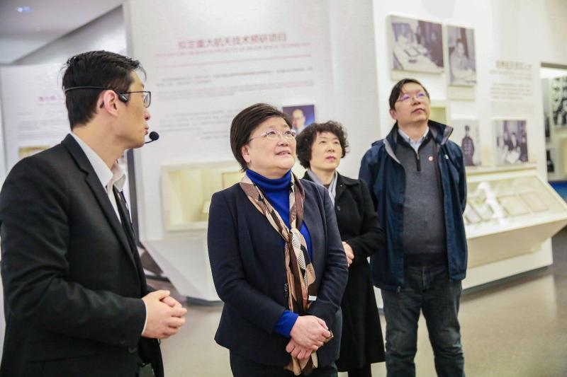 中国科协副主席郑晓静参观钱学森图书馆 中国科协副主席郑晓静参观钱学森图书馆