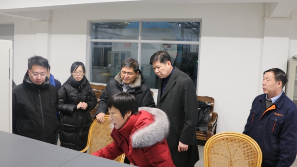 钱学军带队进行校园元旦安全检查并慰问后勤一线员工 钱学军带队进行校园元旦安全检查并慰问后勤一线员工