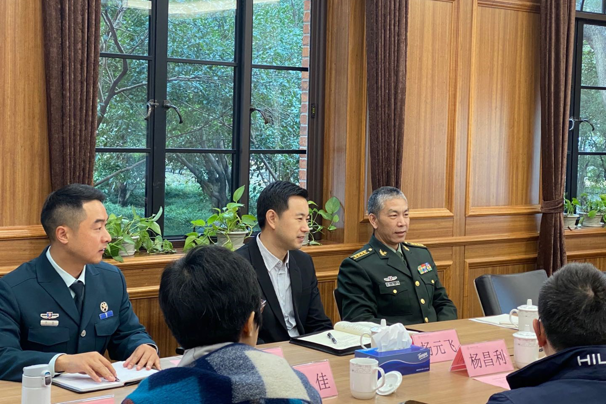 普陀区领导来校调研大学生征兵工作 普陀区领导来校调研大学生征兵工作