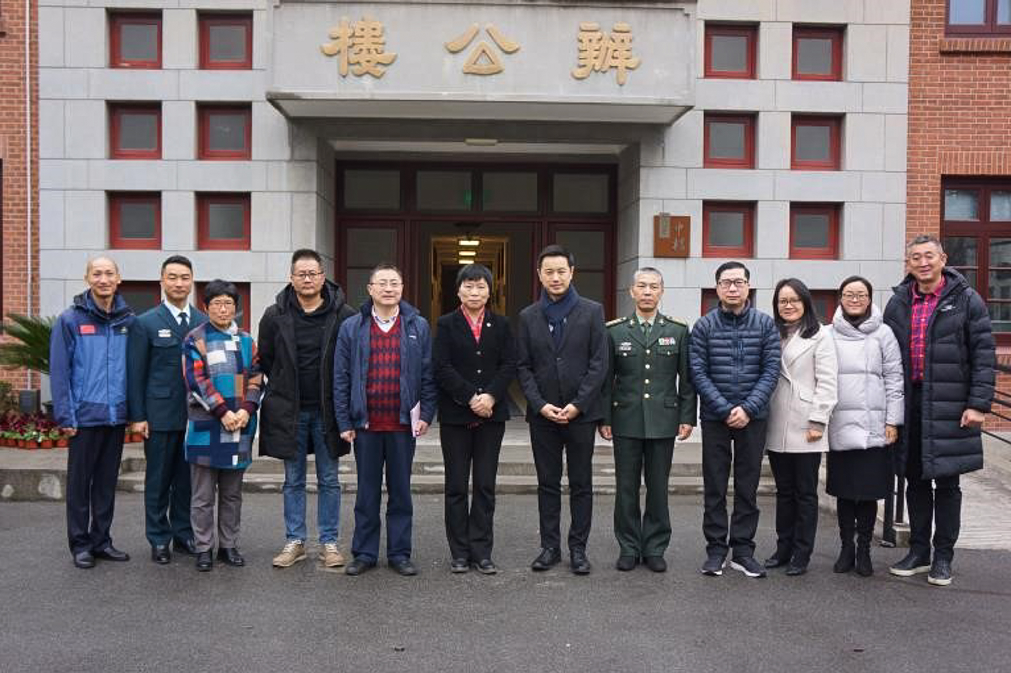 普陀区领导来校调研大学生征兵工作 普陀区领导来校调研大学生征兵工作