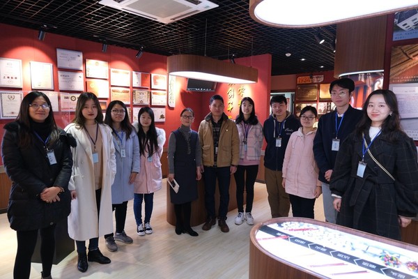 服务“一带一路”倡议实施,助力老字号走出国门:外语学院俄语系创新实践团赴中国第一铅笔有限公司调研