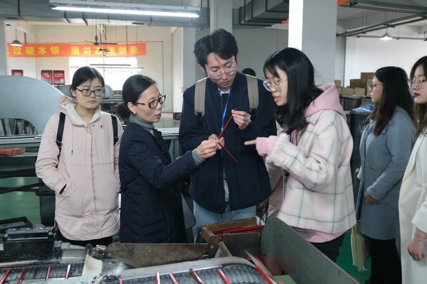 服务“一带一路”倡议实施,助力老字号走出国门:外语学院俄语系创新实践团赴中国第一铅笔有限公司调研