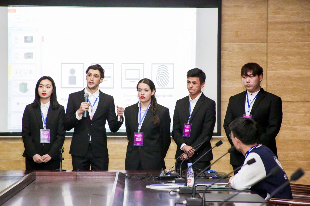我校学生荣获重庆市高校首届“一带一路”国际学生创新、创业、创意大赛一等奖 我校学生荣获重庆市高校首届“一带一路”国际学生创新、创业、创意大赛一等奖