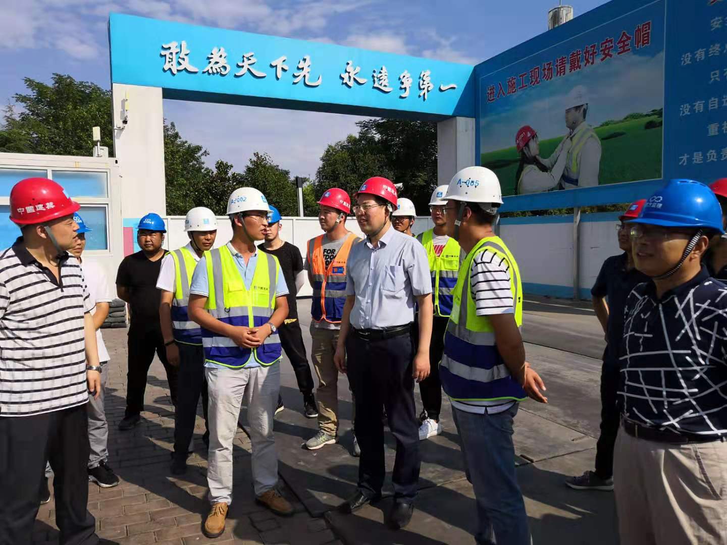 校领导检查学校在建工程并布置暑期基建工作 校领导检查学校在建工程并布置暑期基建工作