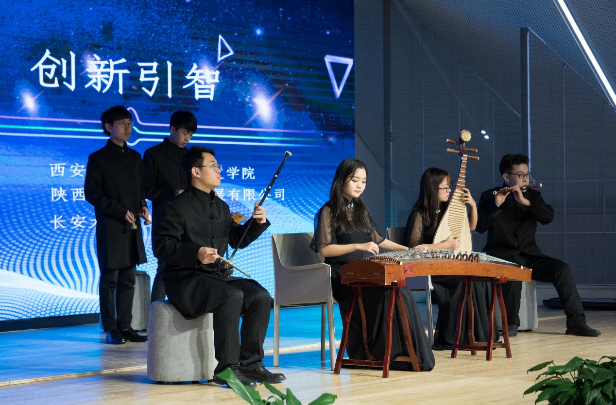 人文学院与长安大学城梦想小镇举行合作签约仪式 人文学院与长安大学城梦想小镇举行合作签约仪式