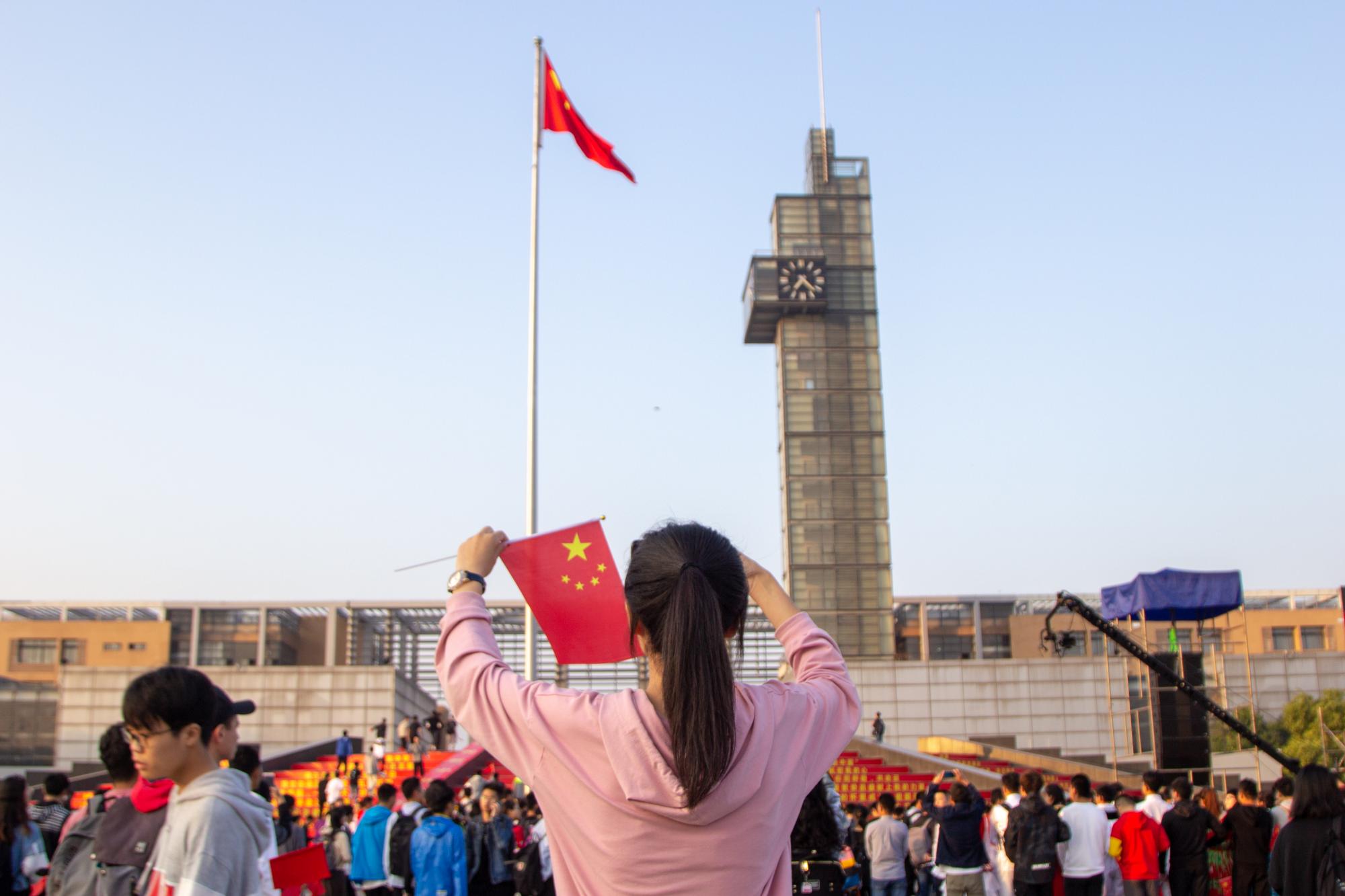 青春告白祖国 万名西电师生参加升旗仪式 青春告白祖国 万名西电师生参加升旗仪式
