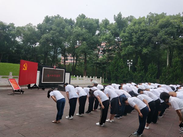 中石油某研究中心"缅怀革命先烈、传承红色基因"主题教育培训班在渝开展现场教学 中石油某研究中心"缅怀革命先烈、传承红色基因"主题教育培训班在渝开展现场教学