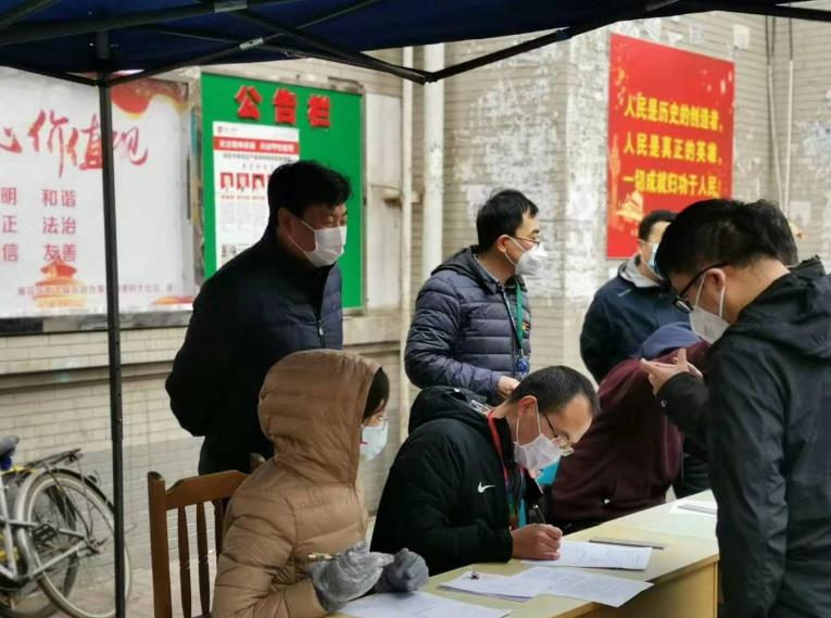 党旗飘扬，同心战疫 风雨中西电师生显担当