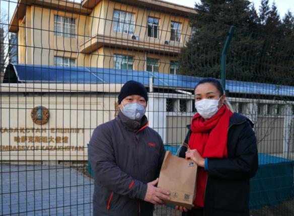 干训网分享:我校哈萨克斯坦留学生向国际教育学院捐赠医用口罩