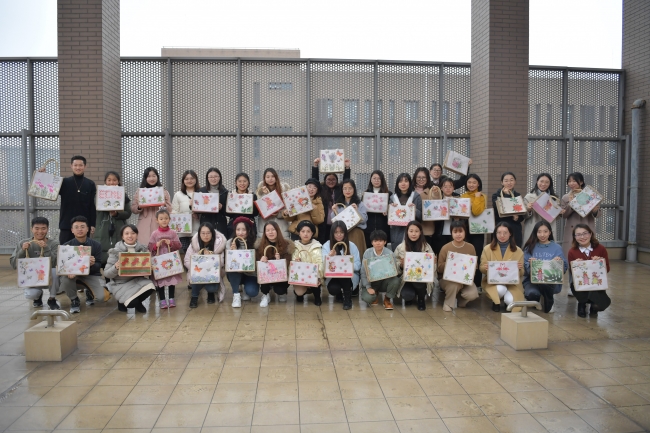 干训网分享:生态与环境科学学院举办寒假学生手工制作贴画帆布包活动 干训网分享:生态与环境科学学院举办寒假学生手工制作贴画帆布包活动