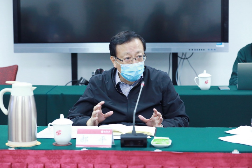 北京大学召开党委常委会—专题学习习近平总书记给北大援鄂医疗队全体“90后”党员的重要回信精神 北京大学召开党委常委会—专题学习习近平总书记给北大援鄂医疗队全体“90后”党员的重要回信精神