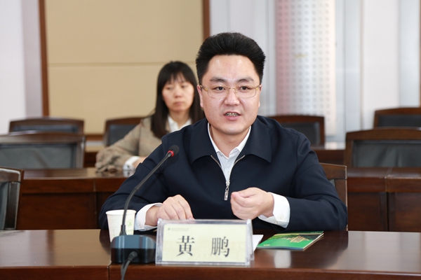 三秦助托教育公益委员会为我校捐赠一亿元物资设备